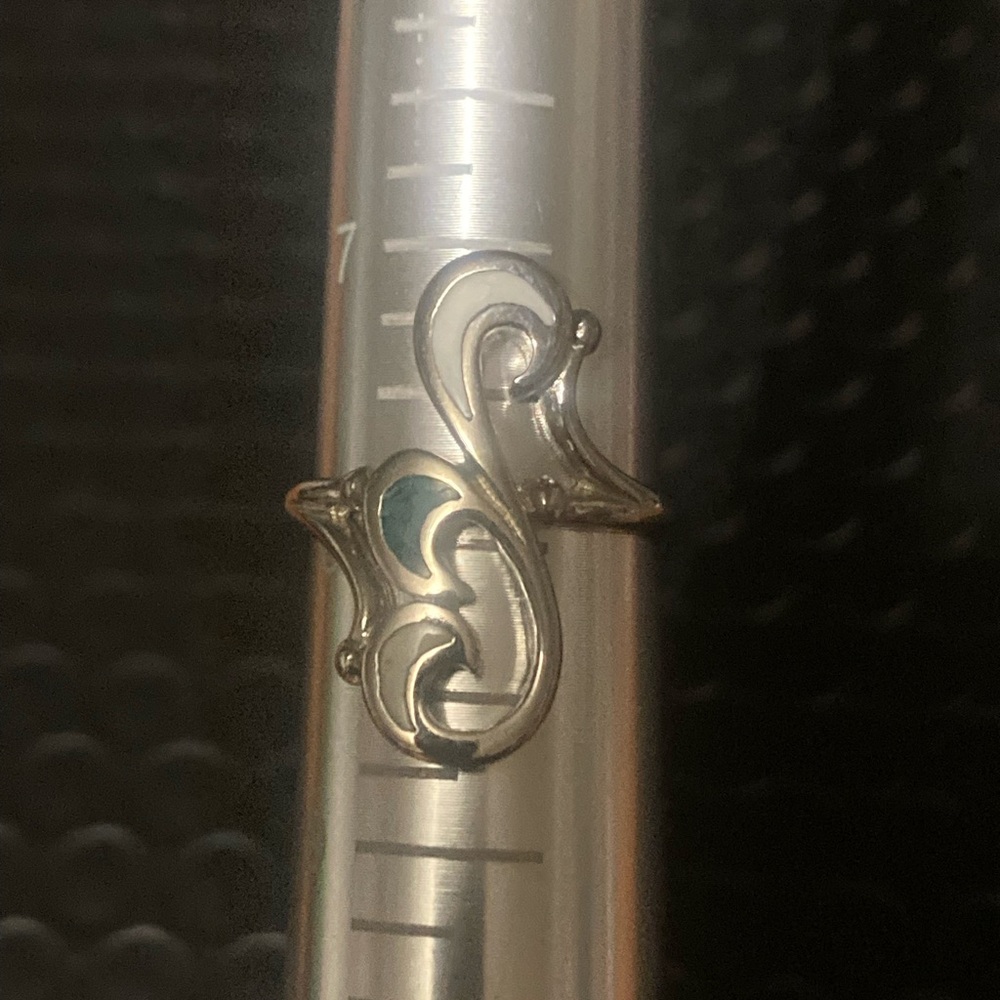 Elegant Silver Swirl Ring
